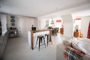 Large Open Plan Cottage with Balcony BBQ Area - Image 5