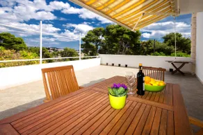 ASTONISHING TERRACE APARTMENT - Image 2