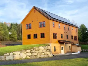 Luxury Treetop Vacation Home in Waterbury Center - Image 2