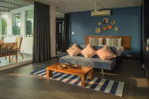 SEA VIEW DUPLEX APT with PVT JACUZZI & STEAM ROOM - Image 4
