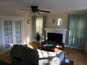 Bright and Spacious 2 Bedroom Apt. Family Friendly - Image 3