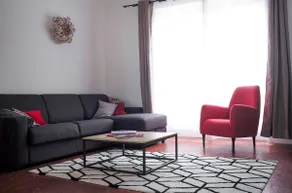 Large, bright apartment with terrace in a prime location - Image 2
