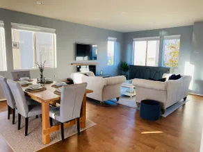 Modern Renton Retreat - Image 2