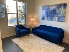 Modern downtown condo - Image 4