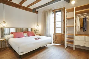 Fully equipped studio with kitchenette & bathroom - Image 5