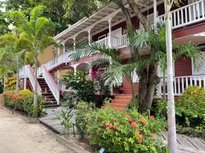 #4 Fanciful Flat-1 Bed/2B, AC in bedroom, kitchen. - Image 2