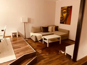 Lovely townhouse with good transport links - Image 5