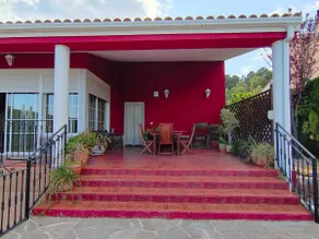 Villa with pool in Liria - Image 4