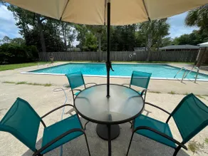 Modern Bungalow with Pool in Midtown - Image 3