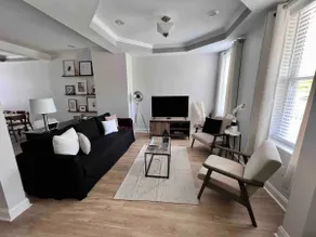 Stylish Townhome (3BR 2.5BA) - Image 2