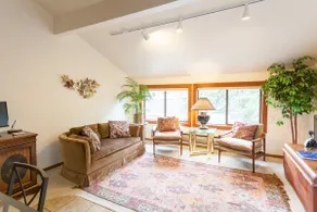Awesome Apt. Near Seattle Center & Amazon Campus. - Image 3