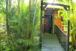 Relaxing home retreat. Pool. Sauna. Bird Sanctuary - Image 2
