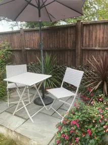 Farnham self contained private space - Image 4