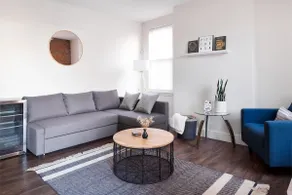 Renovated Brownstone – Ideal Location for Families - Image 4