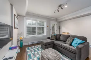 Spacious 2 bdrm family suite-steps to park and bus - Image 2