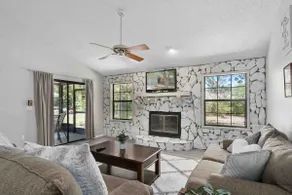 Remodeled 3/2/2, Nearby Springs & Highway 2 Tampa - Image 3