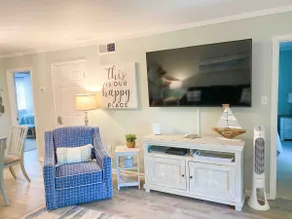 Cozy and Secluded 2BR / 2BA fully equipped condo just a short walk to the beach  - Image 2