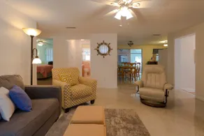 Walkable Safety Harbor Home. Two blocks from town! - Image 3