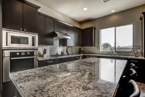Be Our Guest-Steps away from Old Town & Spacious! - Image 2