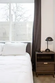 Open Concept Knox Henderson Townhouse, Easy Access to City - Image 3