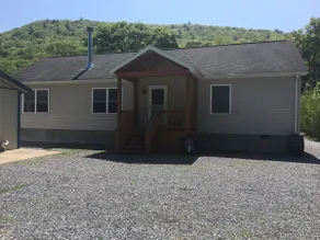 SweetDrift at Kettle Creek-Waterfront Home - Image 2