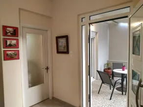Quiet veranda apartment near city center - Image 4