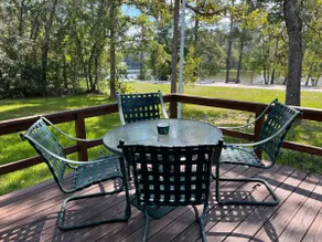 Lakeside Cabin in the Sam Houston National Forest - Image 3