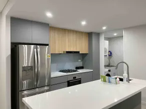 New stylish Townhouse in Burwood - Image 5