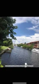 Beautiful Waterfront Retreat - Image 2