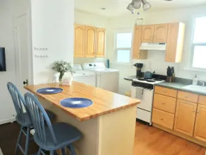 #6 Cozy 1938 Boho Bungalow ON historic MainStreet! - Image 3