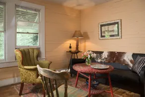 Charming 2BD Bungalow With Private Hot Tub - Image 4