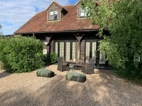 Contemporary Restored Cottage in the Heart of Kentish Village - Image 2