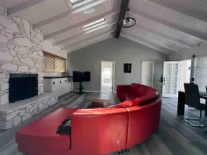 Bright High Ceiling Bachelor near LAX/Beaches/Sofi - Image 5