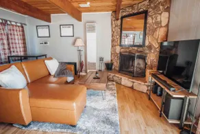 Cute & Cozy Dog Friendly 2BD 1BA w/Mountain View's - Image 3