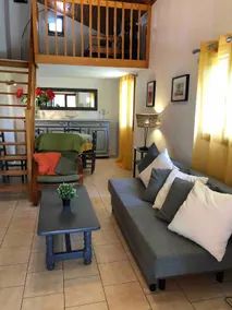 Warm and bucolic cottage with pool - Image 2