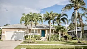 Beachy Bungalow less than 2 miles from the beach! - Image 4