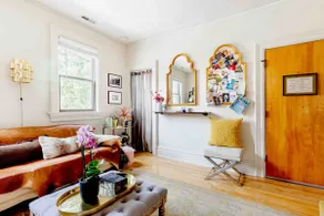 The Noble Farmhouse, w/ Garden in West Town - Image 3