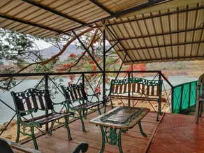The Farmhouse- Lakefront Villa with a Private Pool - Image 4