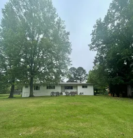 Beautiful Lakefront Home - Image 5