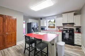Large home with character .5 Miles to downtown - Image 4