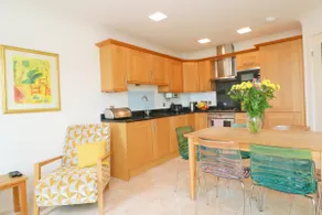 Beachside apartment, sea views - Image 5