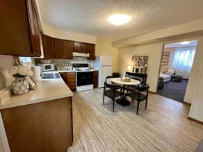 #2 Spacious 1200 Sq. Ft. Townhome - Image 5