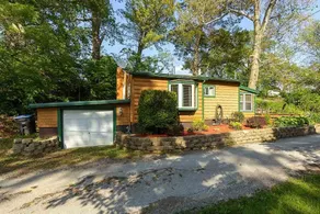 Retro River Retreat - Image 5