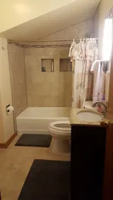 Private Above Garage Apartment & Private Bath - Image 4