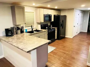 Quaint two bedroom with all the luxuries of home! - Image 3