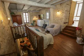 Atypical house in medieval city - Image 5