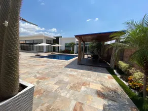 House with a swimming pool, 10 minutes from downtown - Image 3