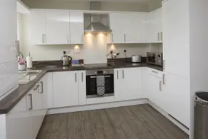 Deluxe Studio Apartment at Beneficial House by House of Fisher - Image 3