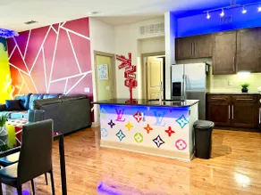2 Bedroom/2 Bath/Free Parking/Gucci Theater/Oasis - Image 3