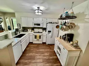 Remodeled 2BDR/2BA + Loft BDR Condo pool/hot tub - Image 5